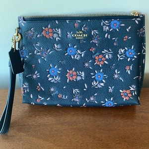 NWT Coach wristlet floral print